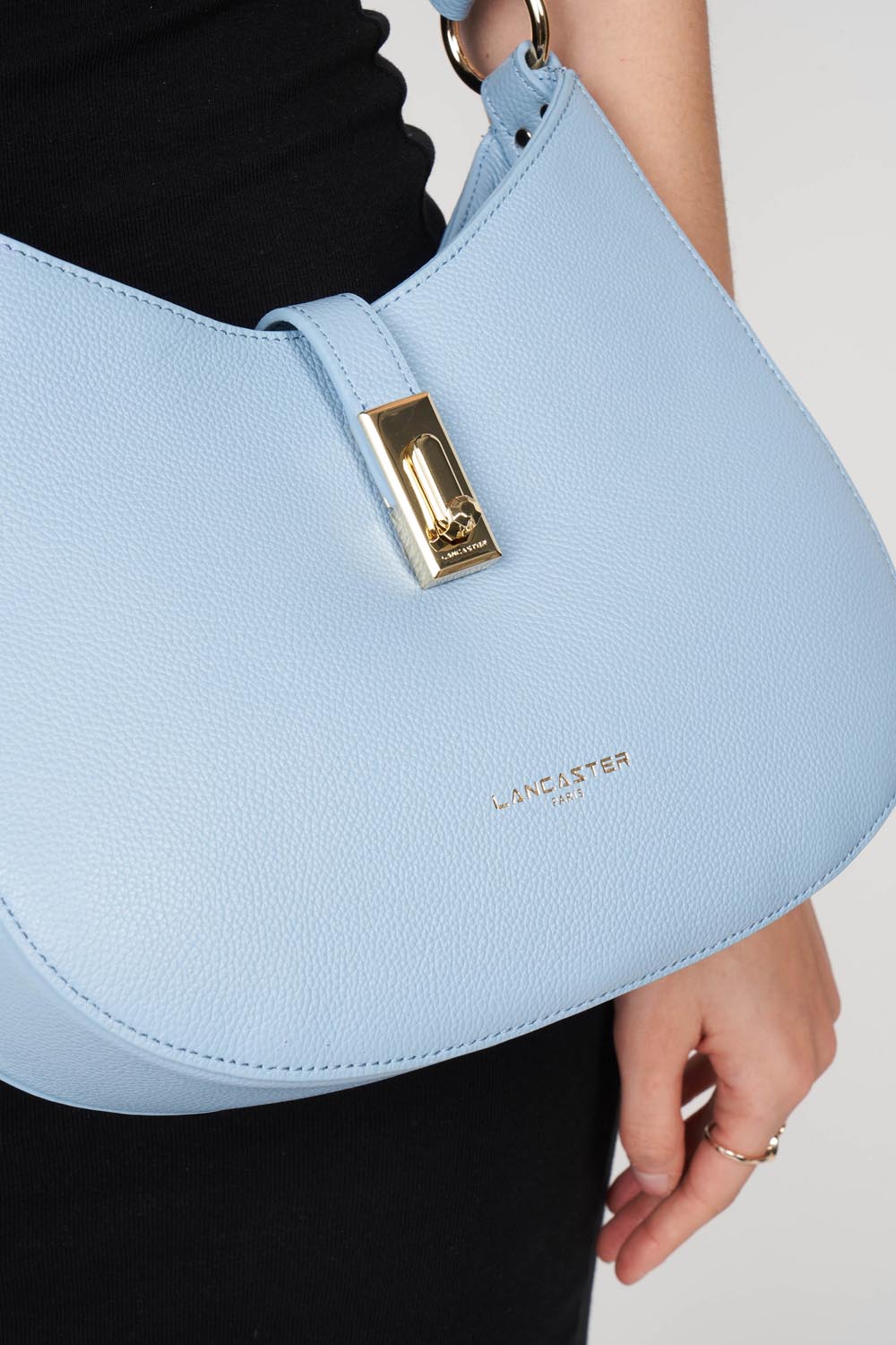 m shoulder bag - foulonné milano #couleur_bleu-ciel